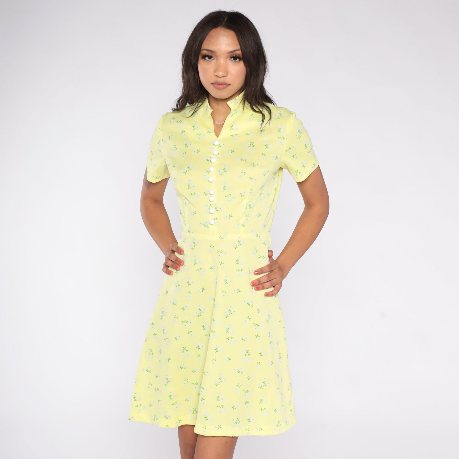 1970s Yellow Floral Mini Dress High Waisted Short Sleeve Mandarin Collar Small