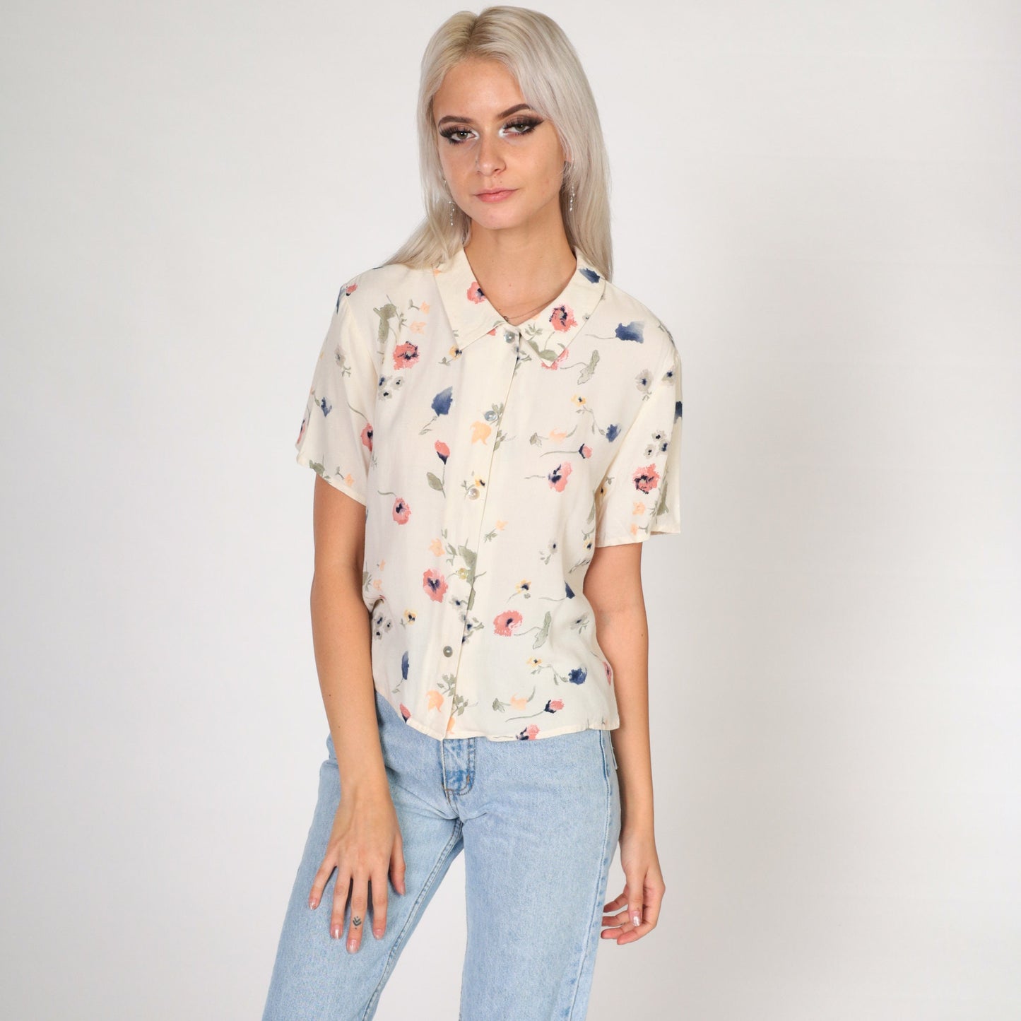 90s Cream Watercolor Floral Button-Up Blouse Short Sleeve Collared Petite Small