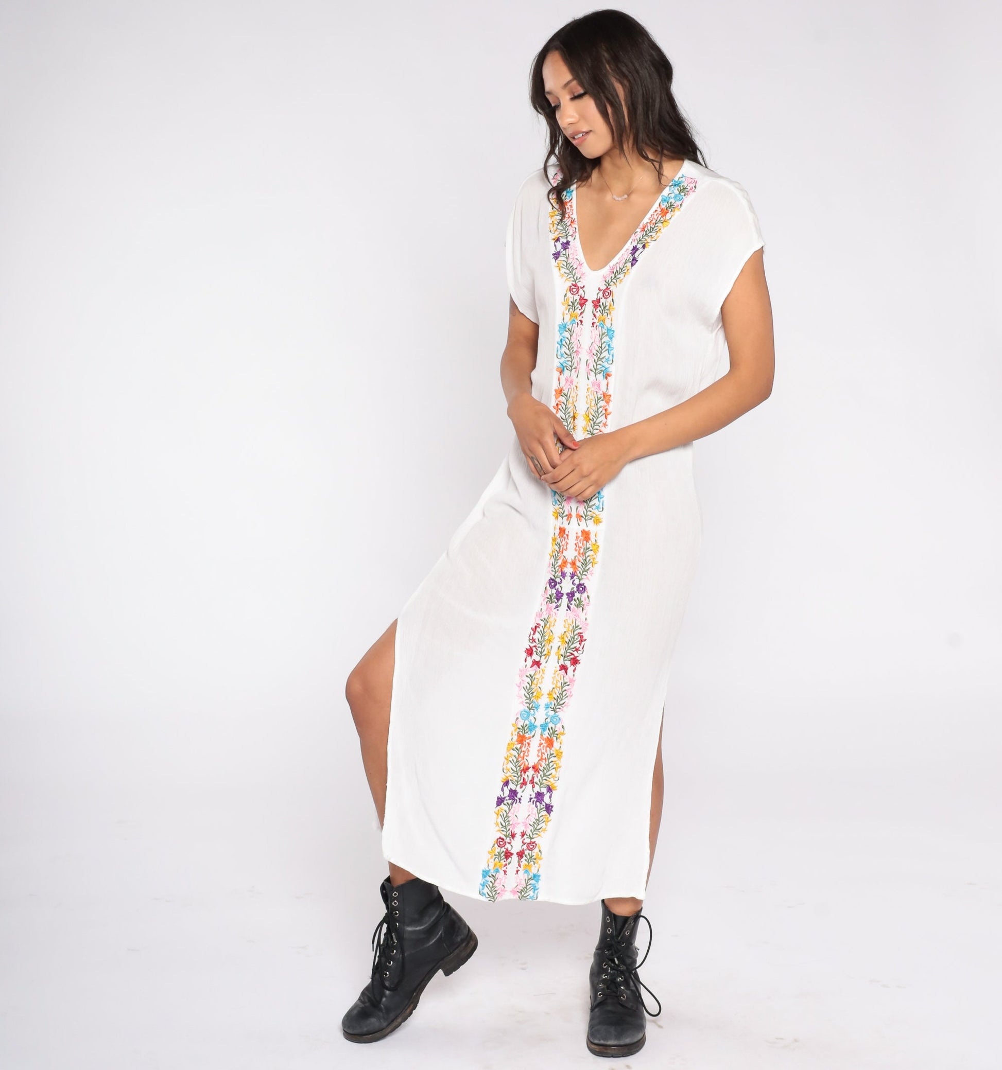 Y2K White Floral Embroidered Midi Dress Cap Sleeve V-Neck Side Slit Medium