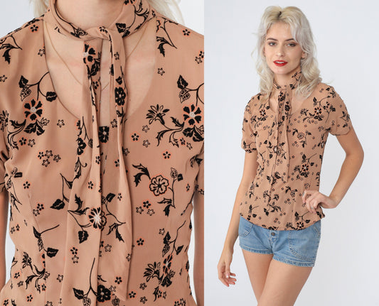 70s Floral Ascot Blouse Tan Short Sleeve Princess Seam Tie Neck Top Extra Small