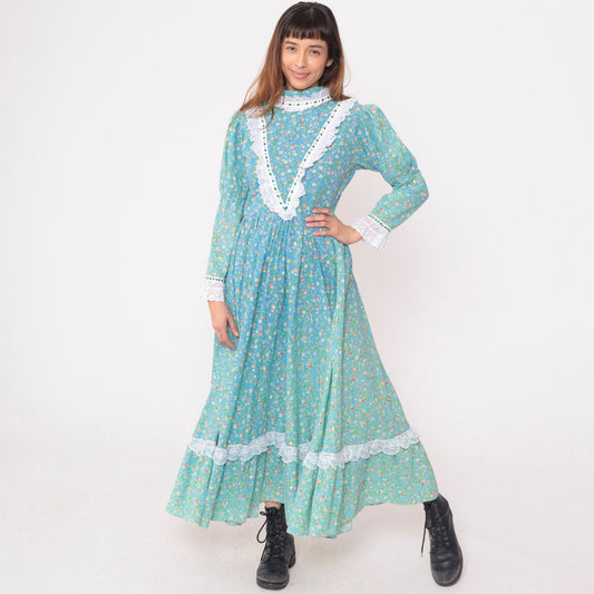 70s Blue Floral Prairie Dress Cotton Maxi Ruffle Collar Lace Trim Medium
