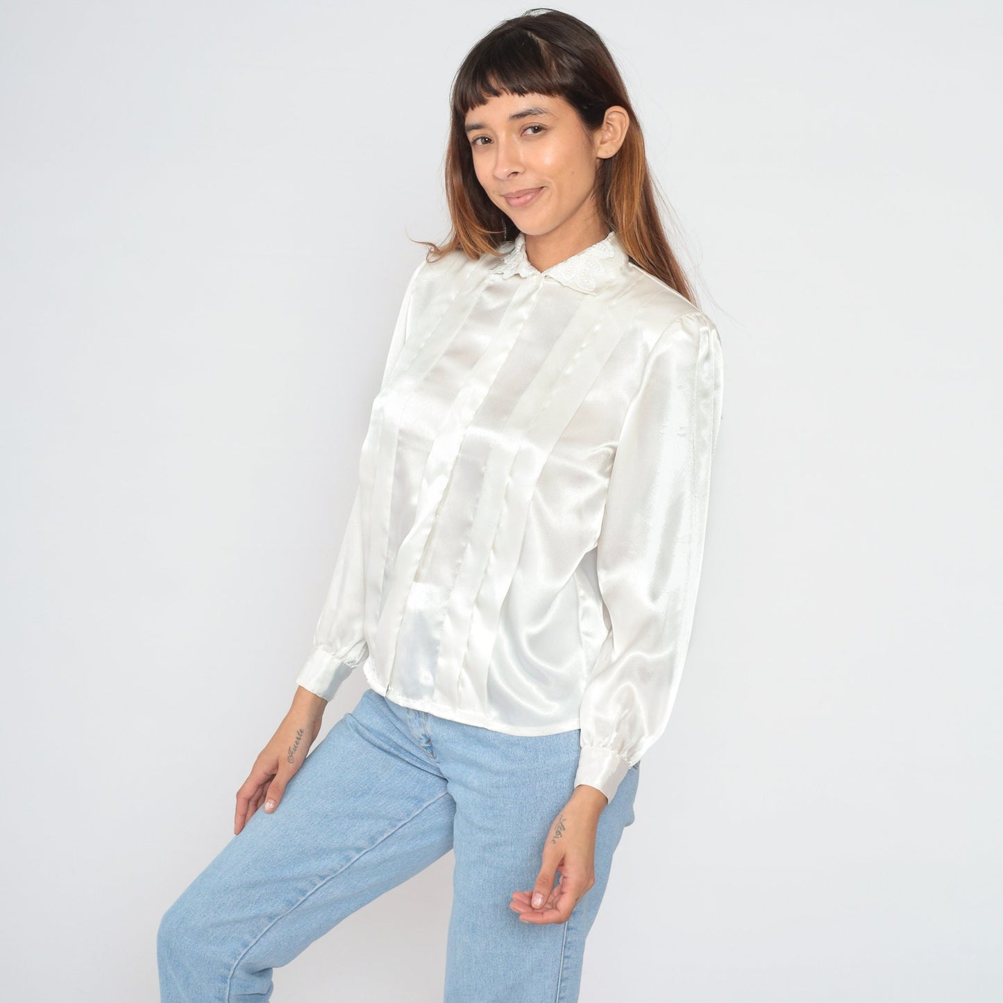 90s White Satin Blouse Puff Sleeve Floral Lace Collar Pleated Shirt Medium