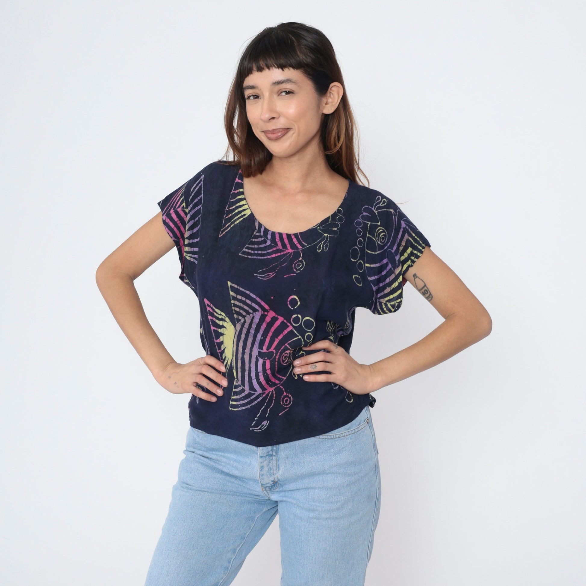 Y2K Batik Fish Graphic Tee Dark Blue Scoop Neck Short Sleeve Medium