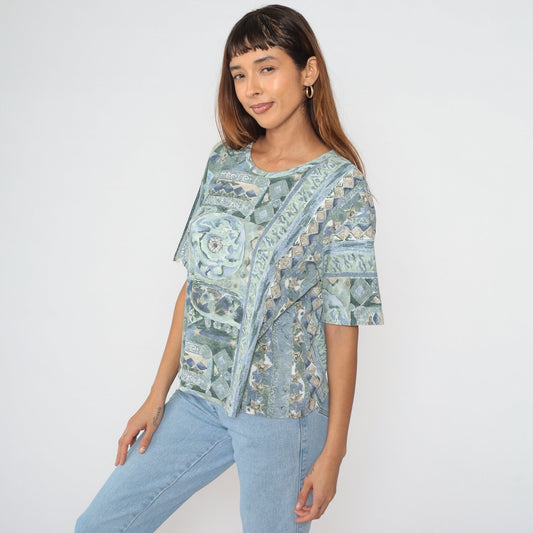 90s Abstract Geometric Diamond Medallion Print T-Shirt Medium