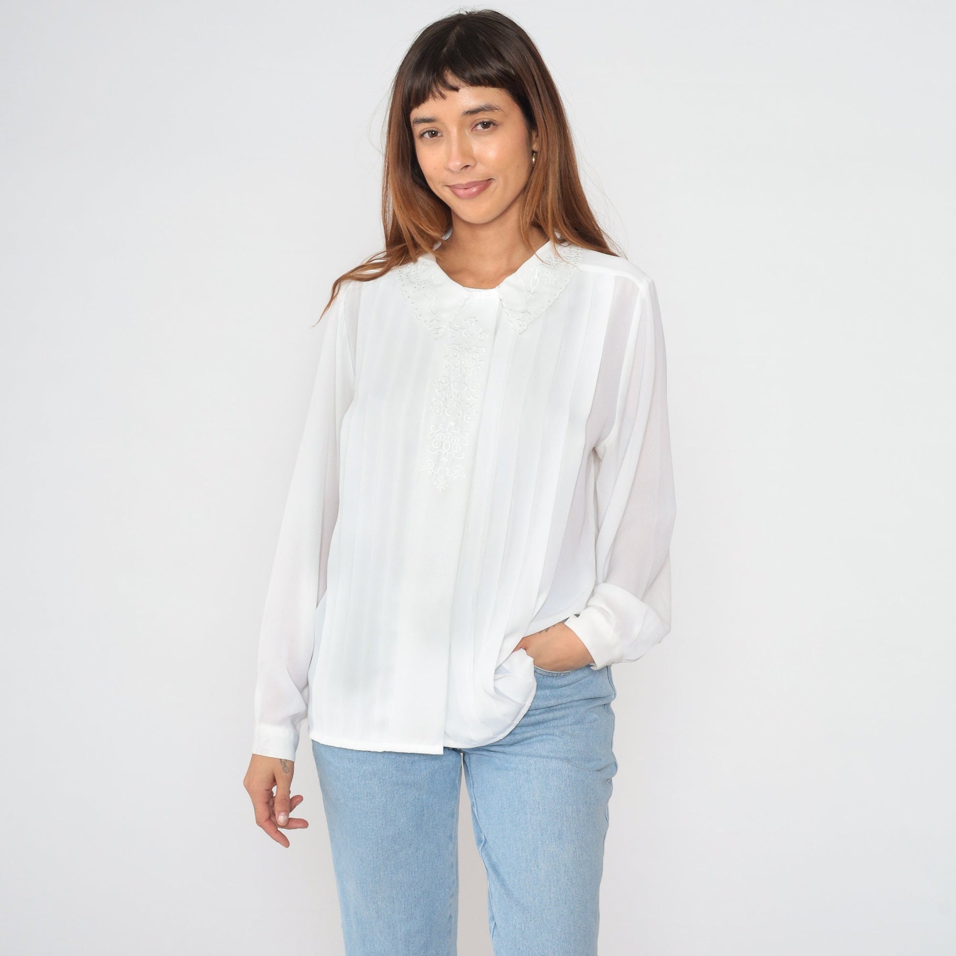 90s Karen Scott White Pleated Blouse Floral Embroidered Scalloped Collar Large L