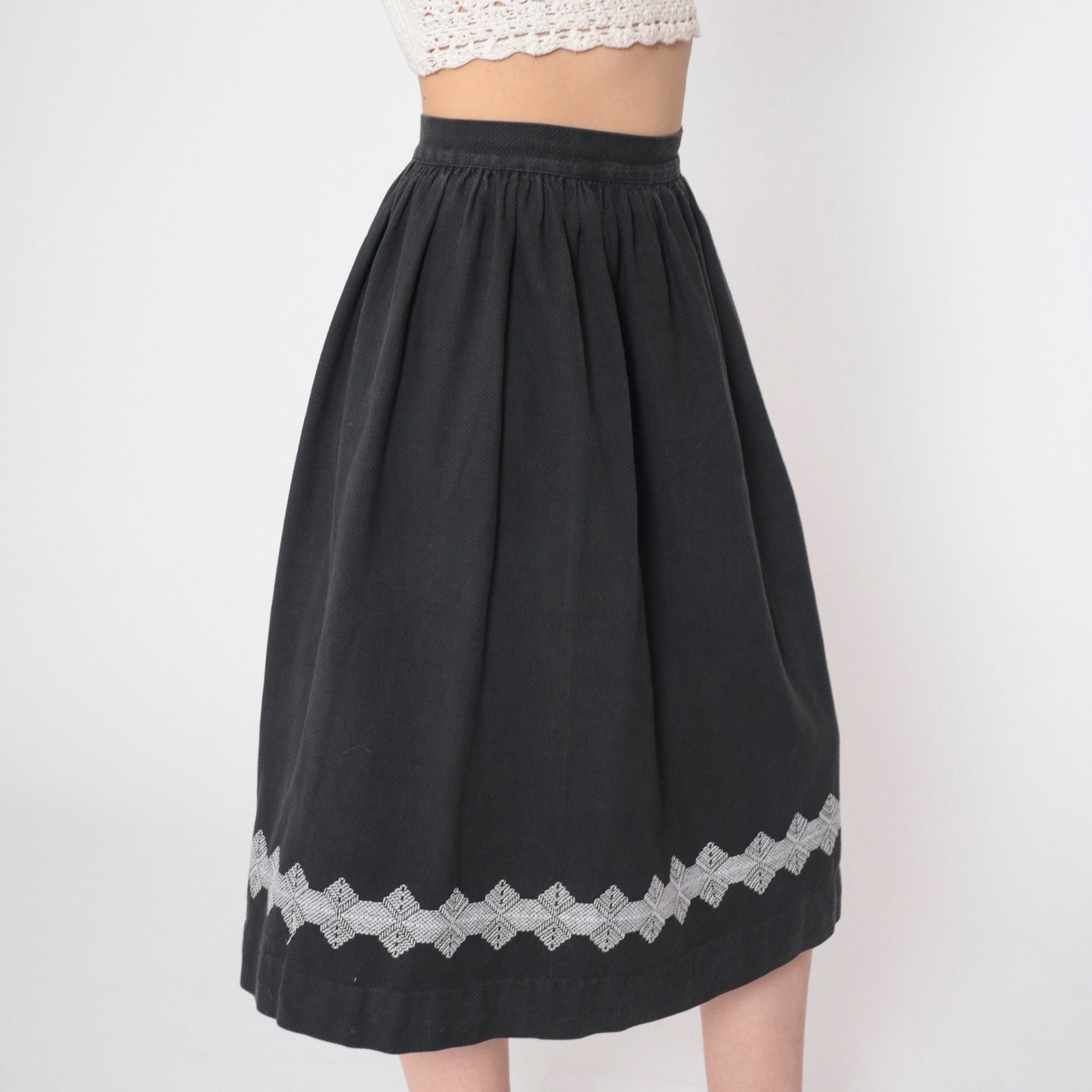 60s Black Midi Skirt White Geometric Embroidered High Waisted Pleated Cotton Extra Small