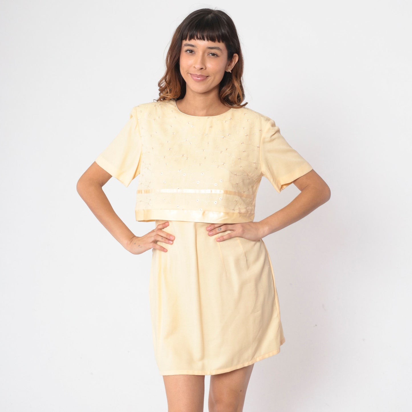 90s Yellow Eyelet Shift Dress Floral Embroidered Mini Short Sleeve Medium