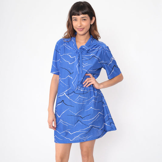 70s Mountain Print Mini Dress Blue Ascot Neck Tie Short Sleeve Large L