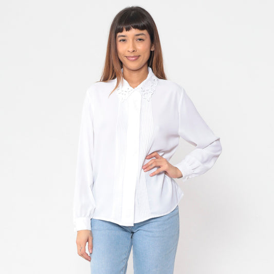 90s Karen Scott White Pleated Blouse Floral Embroidered Cutout Collar Small