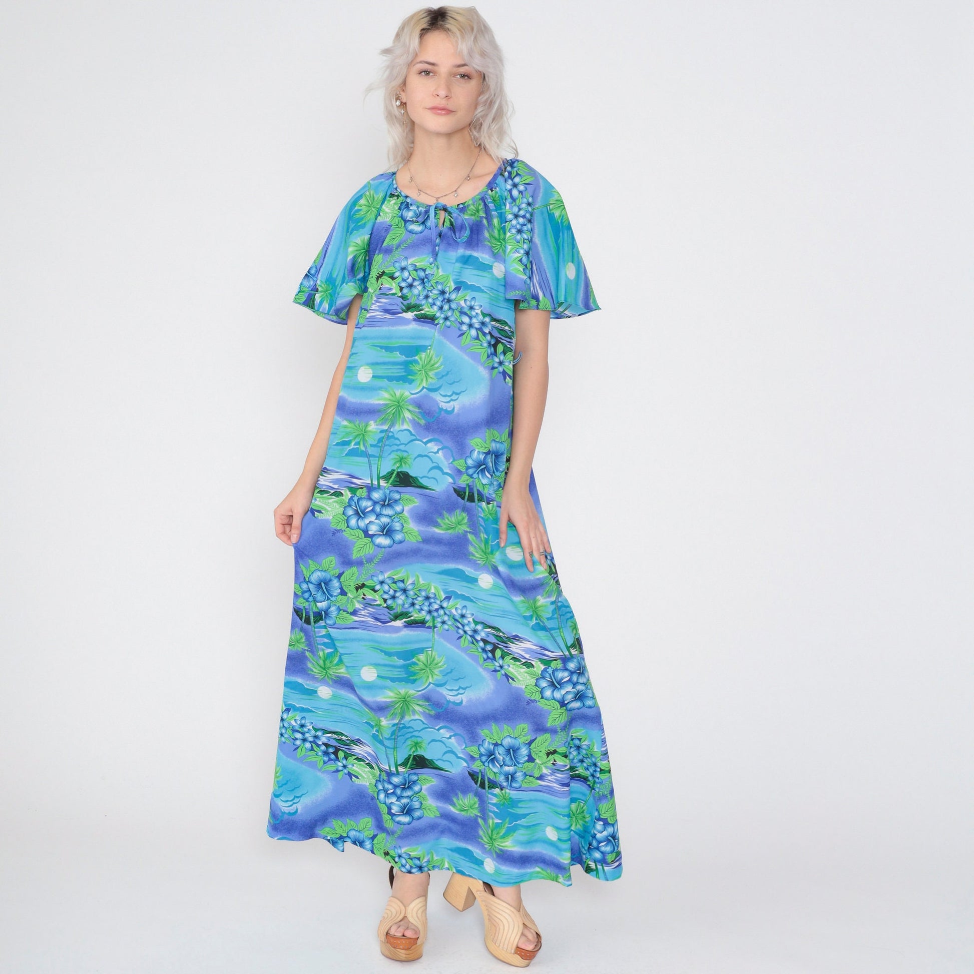 1970s Hilo Hattie's Hawaiian Maxi Dress Tropical Floral Print Flutter Sleeve Small