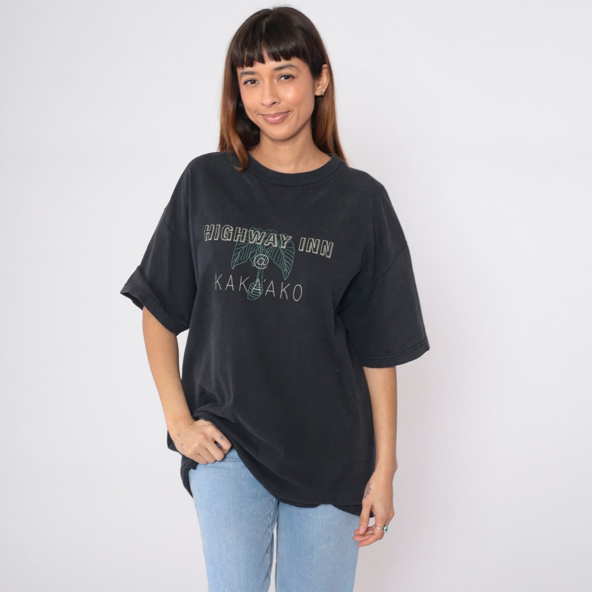 Y2K Highway Inn Kaka'ako Honolulu Graphic T-Shirt Black Tourist Tee Extra Large XL