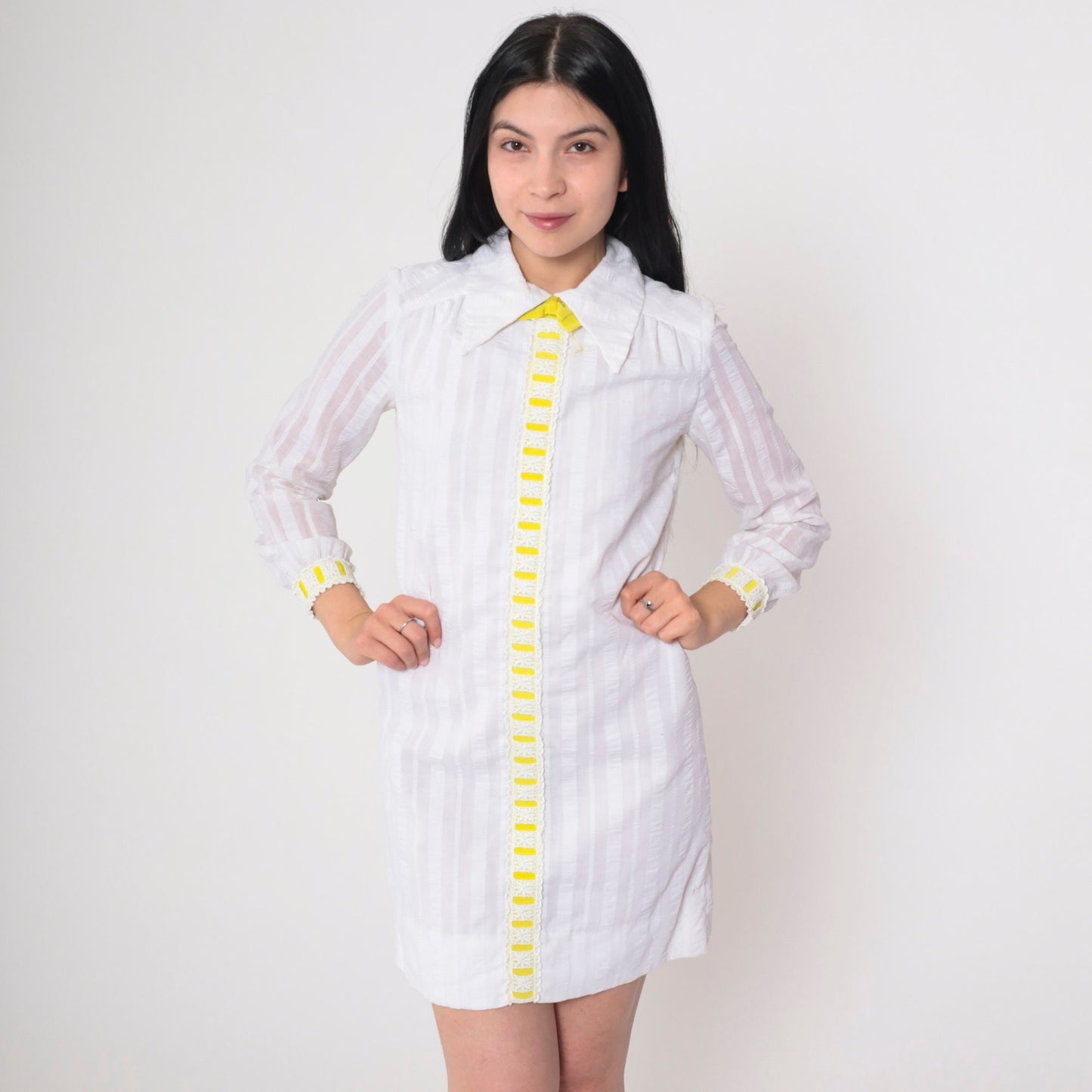 60s Mod Mini Dress White Eyelet Yellow Bow Tie Collar Long Sleeve Small