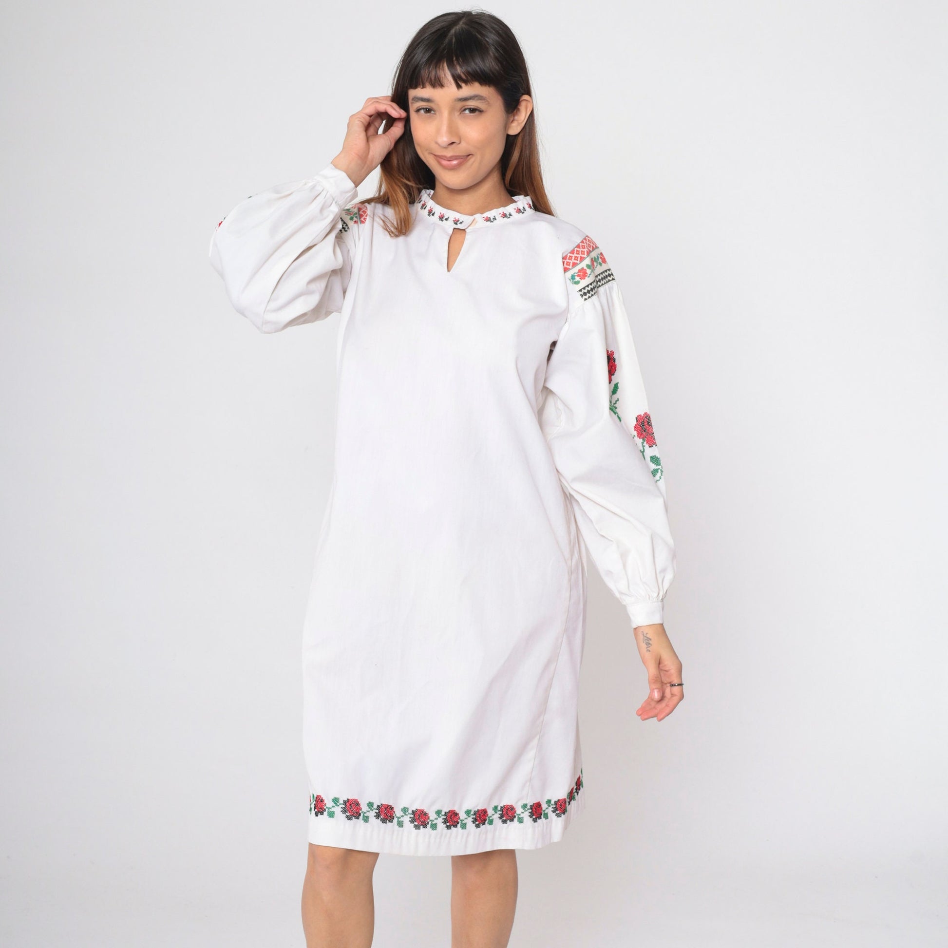 70s Floral Cross Stitch Embroidered Dress White Midi Shift Long Sleeve Medium