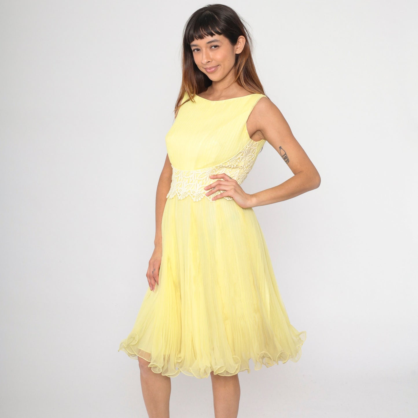 60s Yellow Lace Trim Sleeveless Dress High Waist Pleated Boatneck Small