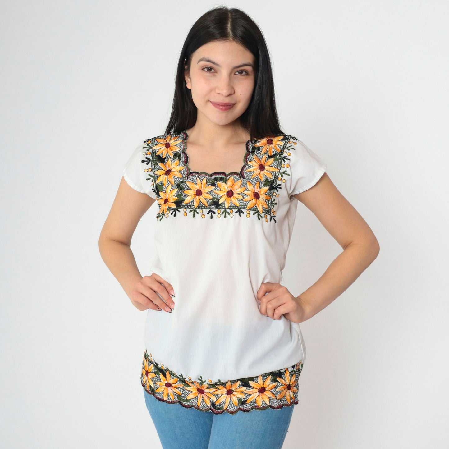 90s White Floral Embroidered Blouse Scalloped Edges Short Sleeve Small