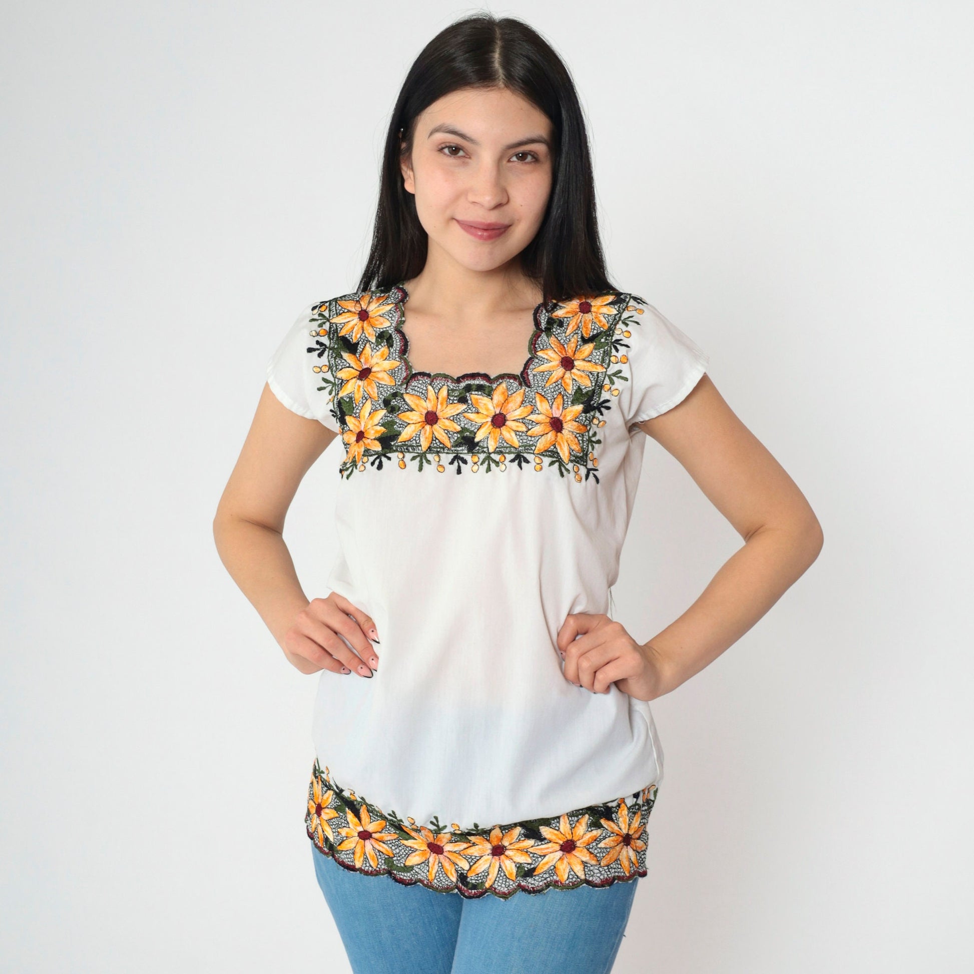 90s White Floral Embroidered Blouse Scalloped Edges Short Sleeve Small