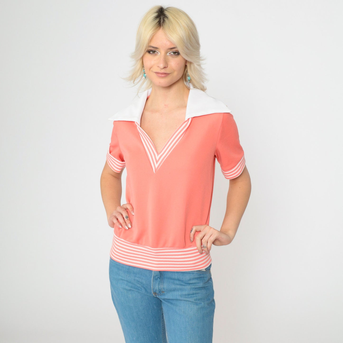70s Coral Pink V-Neck Blouse White Collar Short Sleeve Small