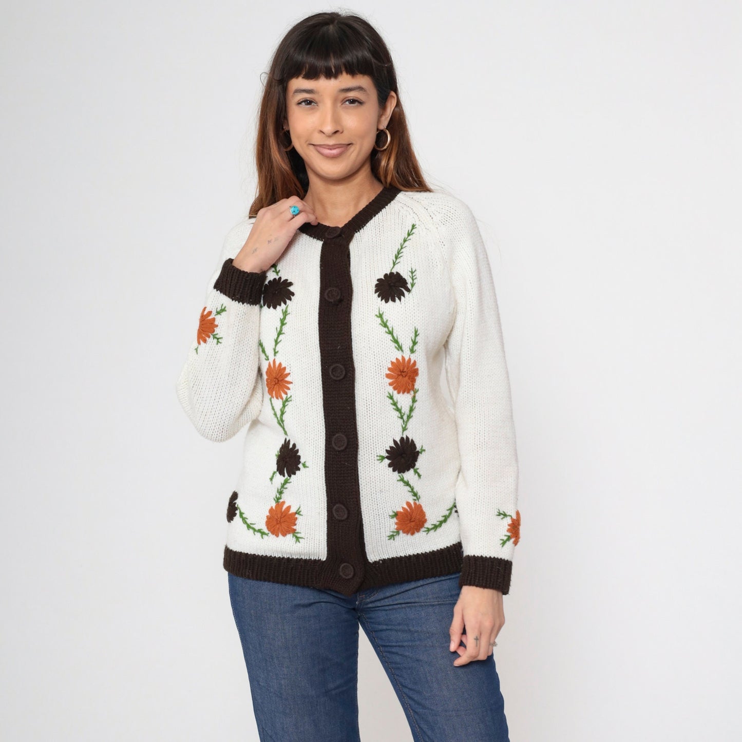 70s Floral Embroidered Cardigan White Acrylic Knit Raglan Sleeve Medium