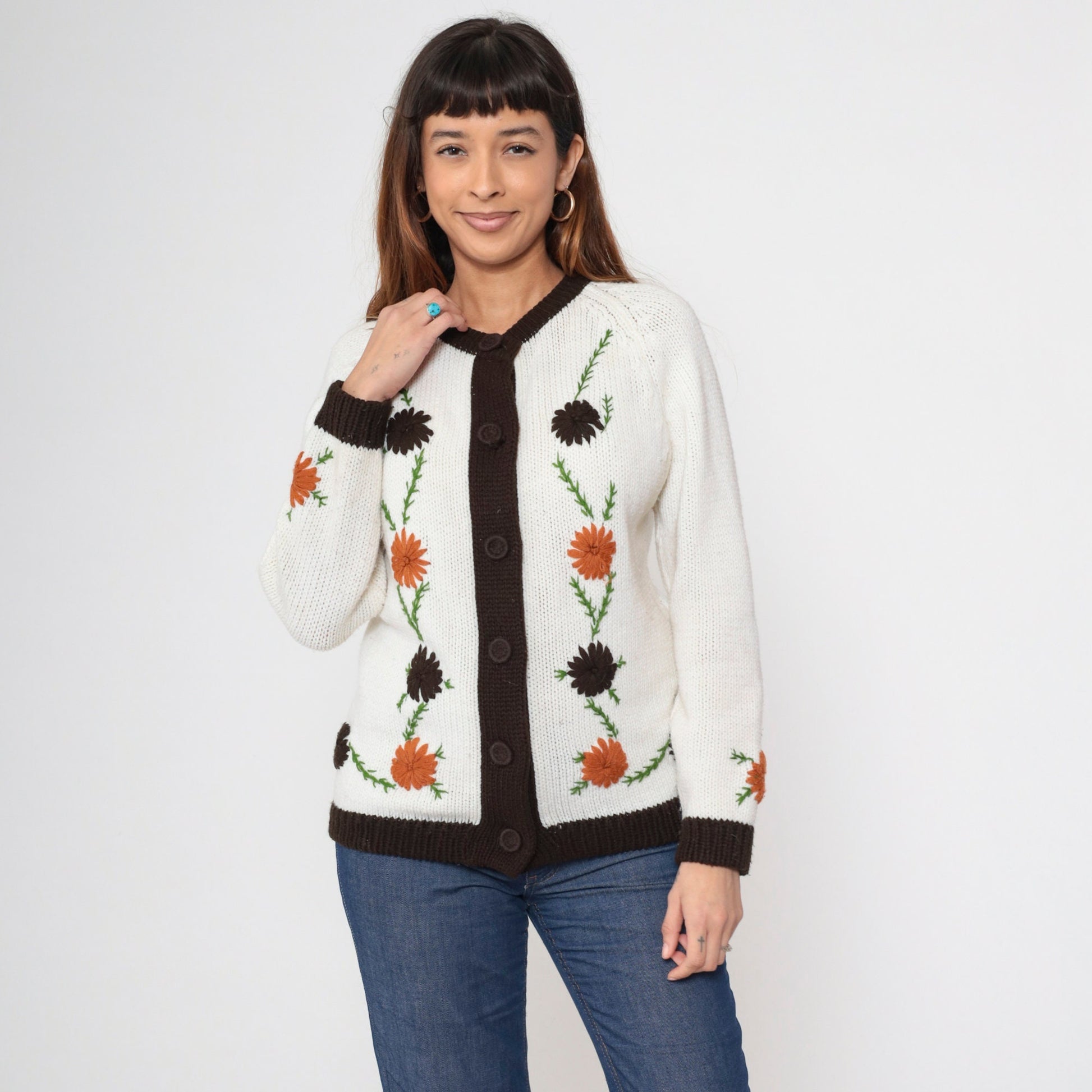 70s Floral Embroidered Cardigan White Acrylic Knit Raglan Sleeve Medium