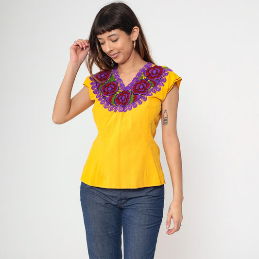 90s Mexican Embroidered Floral Blouse Yellow Short Sleeve V Neck Medium