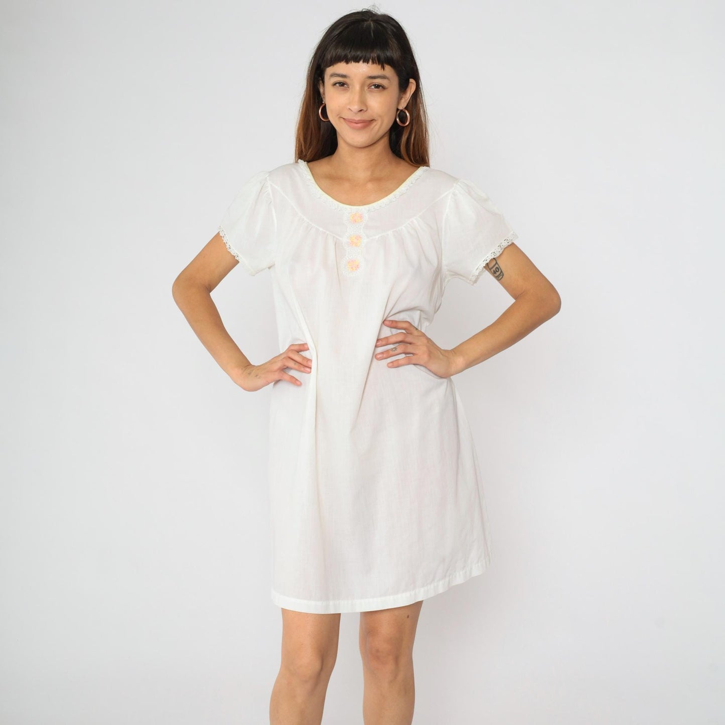 70s Lorraine White Floral Embroidered Nightgown Puff Sleeve Lace Trim Medium