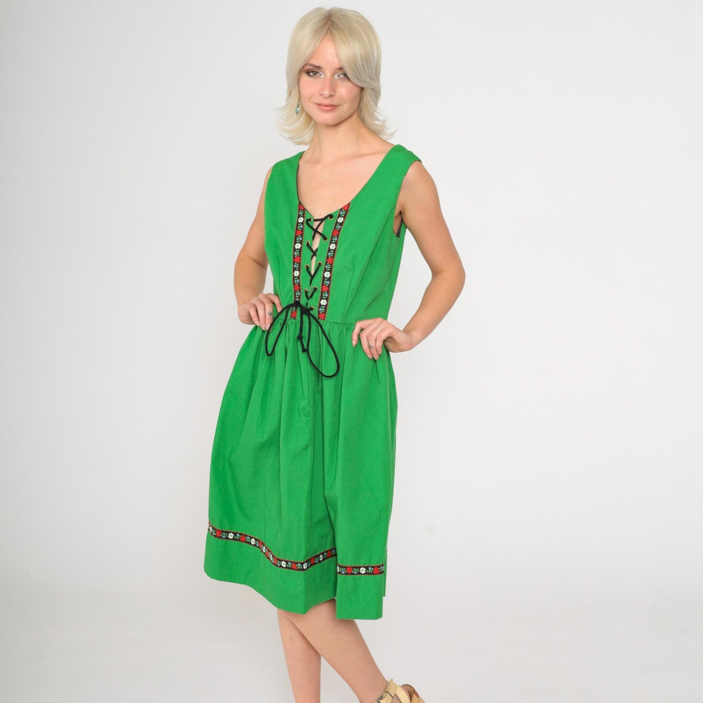 70s Dirndl Dress Green Floral Lace-Up High Waist Midi Sleeveless Medium