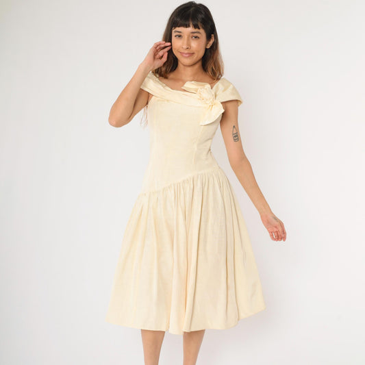 1980s Gunne Sax Cream Taffeta Midi Dress Rosette Bertha Collar Small 4
