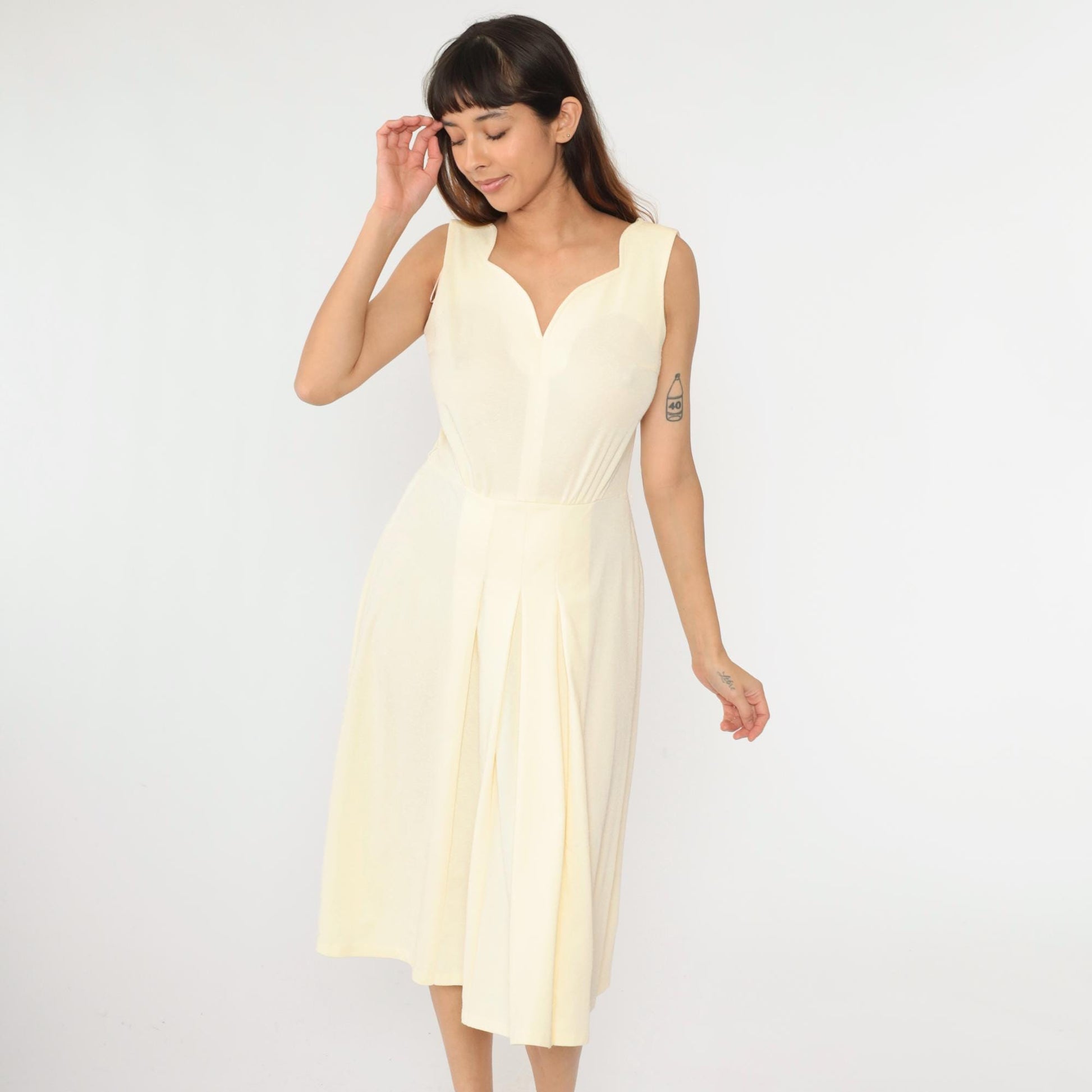 1970s Carnegie of London Cream Scalloped Pleated Midi Dress Small