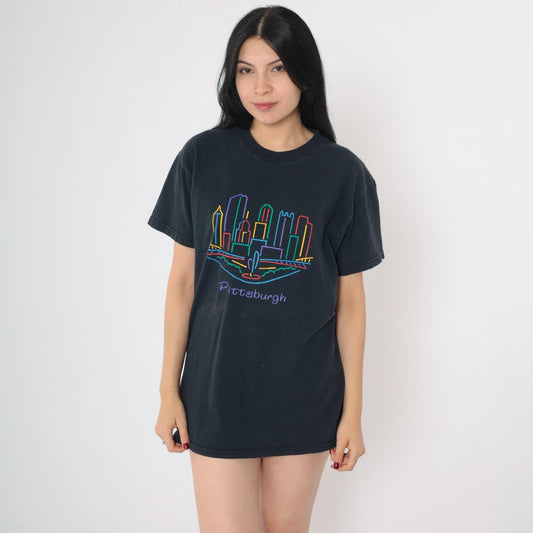 90s Pittsburgh Cityscape Graphic T-Shirt Black Cotton Crewneck Medium