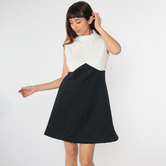 70s Color Block Minidress Black White Mock Neck Empire Waist Sleeveless Medium