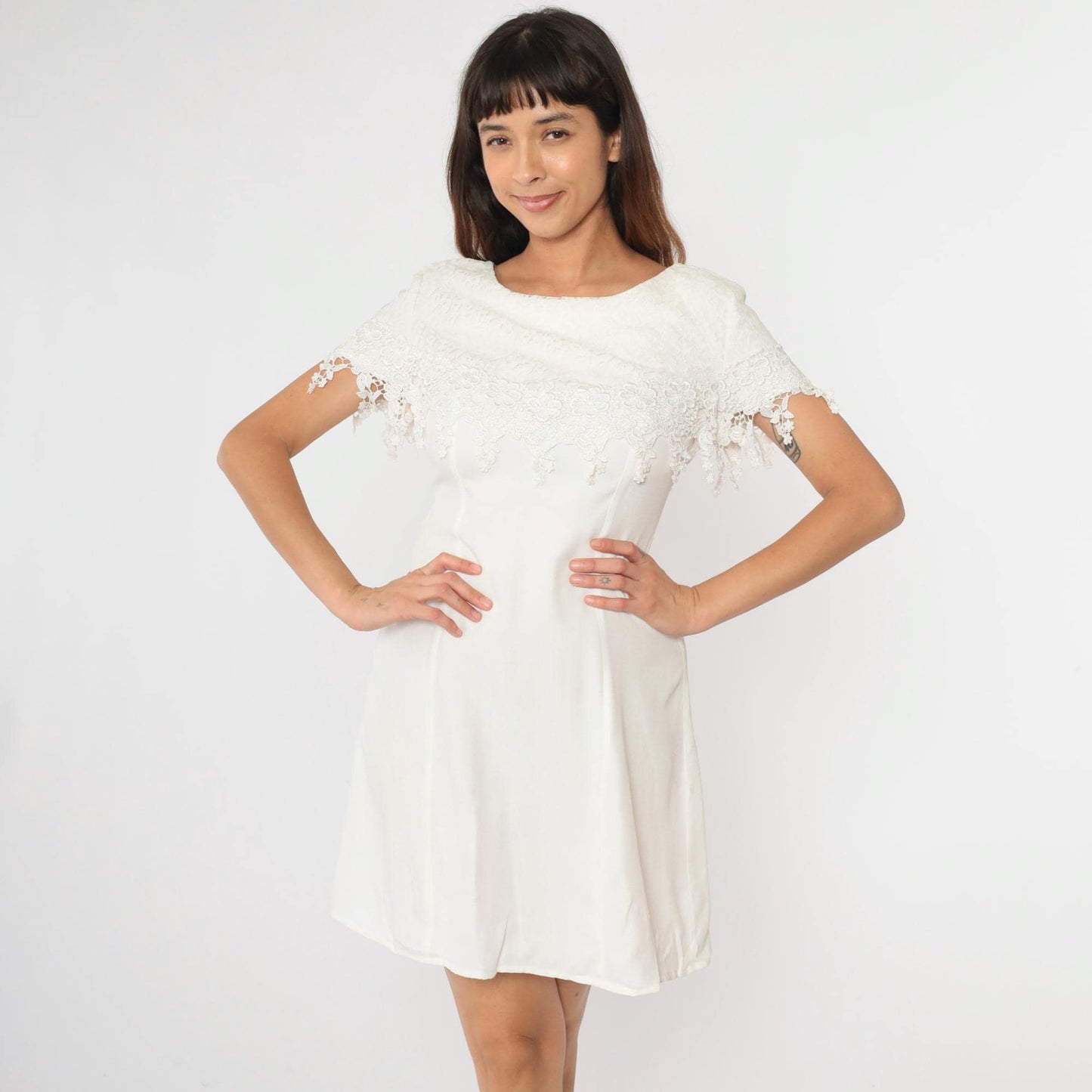 90s White Lace Mini Dress Floral Short Sleeve Bow Back Train Small