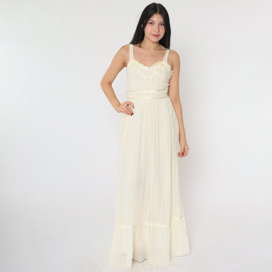 70s Cream Tiered Maxi Dress Sweetheart Neckline Lace Trim Small