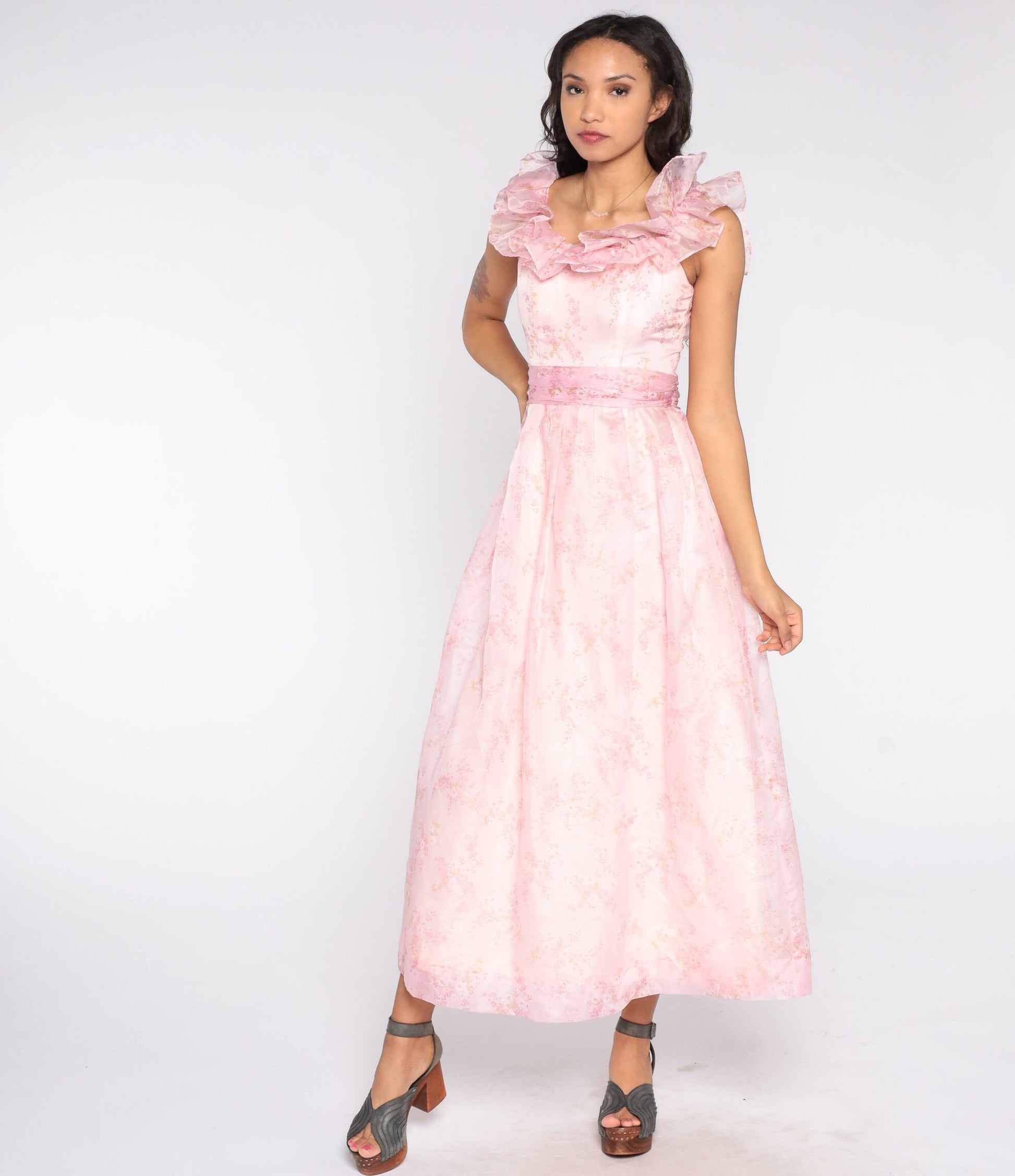 70s Baby Pink Floral Maxi Dress Fitted Bodice High Waist Ruffle Neckline Small