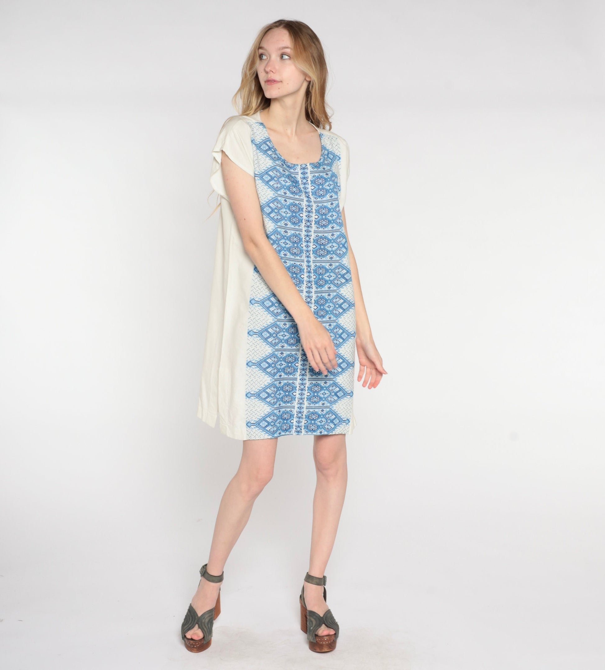90s Geometric Embroidered Aztec Mini Shift Dress White Blue Cap Sleeve Medium