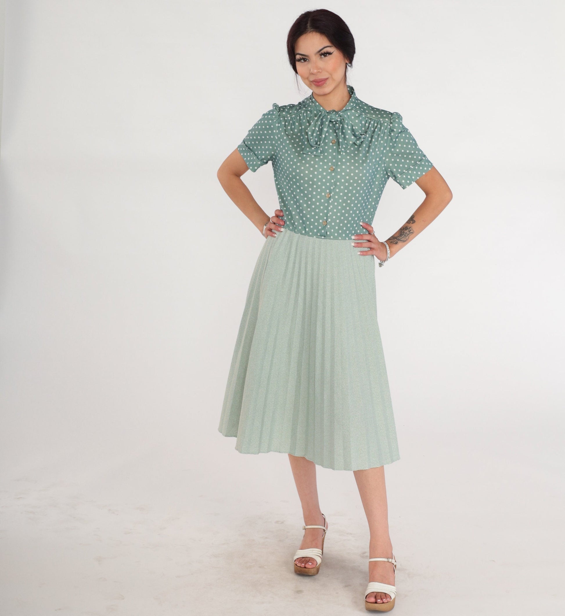70s Green Polka Dot Midi Dress Puff Sleeve Neck Tie High Waisted Medium