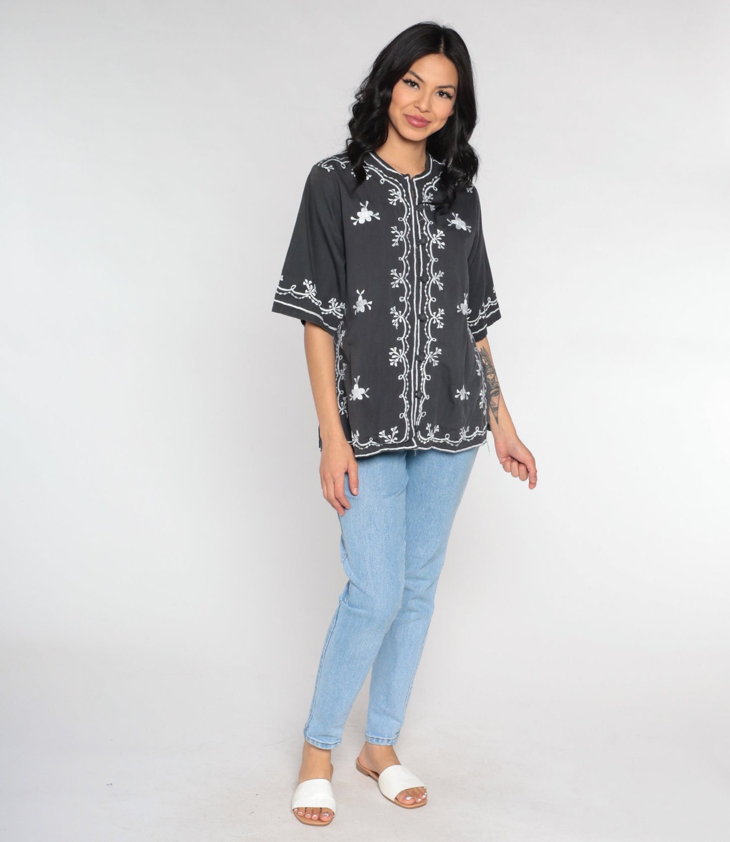 90s Charcoal Floral Embroidered Button-Up Blouse Short Sleeve Medium