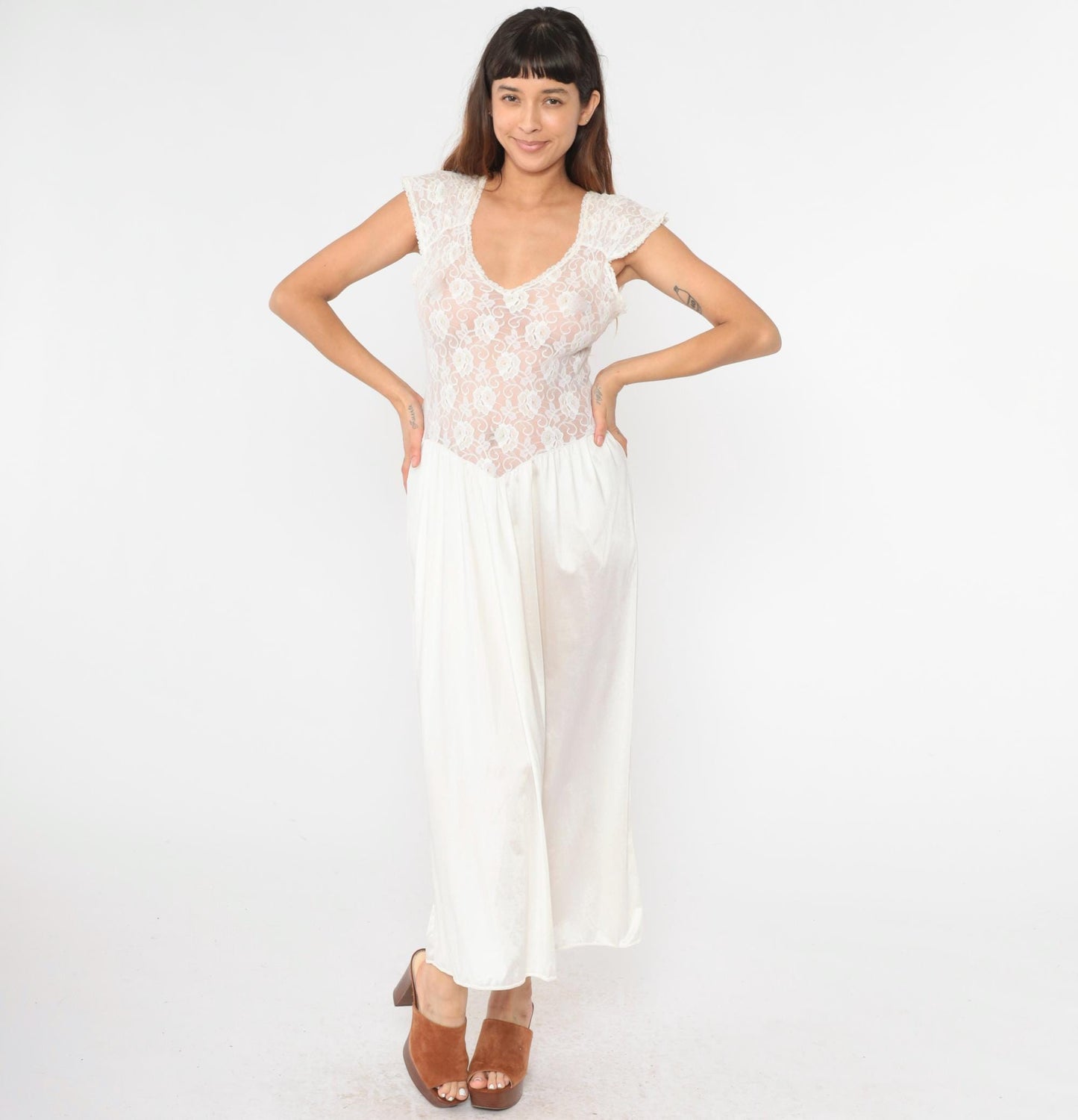 80s White Lace Iridescent Maxi Nightgown Cap Sleeve Low Basque Waist Medium