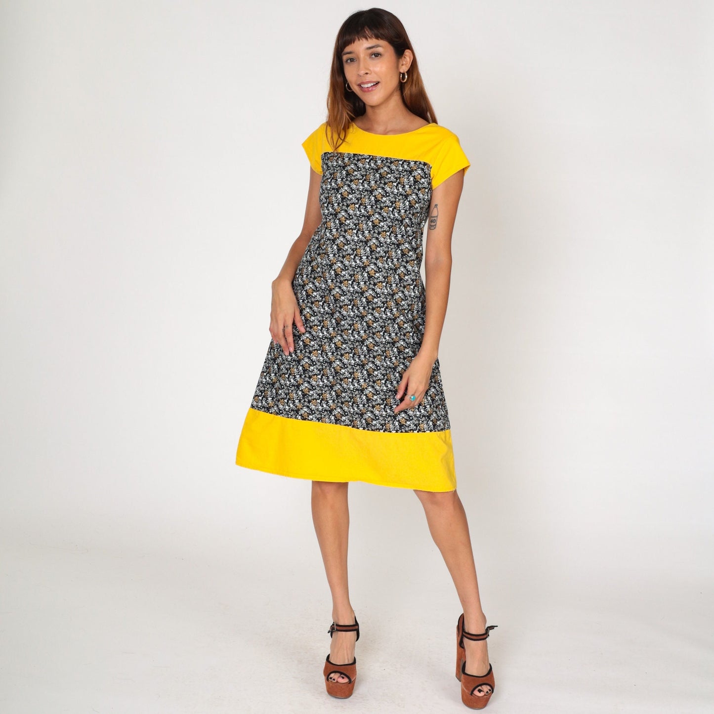 1960s Mod Floral Mini Dress Yellow Black Cap Sleeve Shift Extra Small