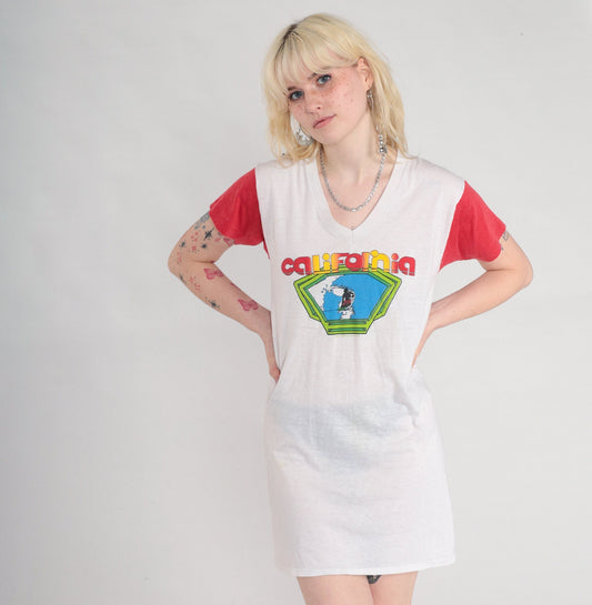 80s California Surfer Graphic T-Shirt Dress Mini White Red Sleeves Small Medium