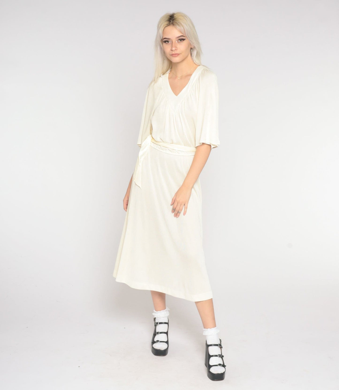 1970s Off-White Midi Dress Kimono Sleeve V-Neck Elastic Waist Small Medium