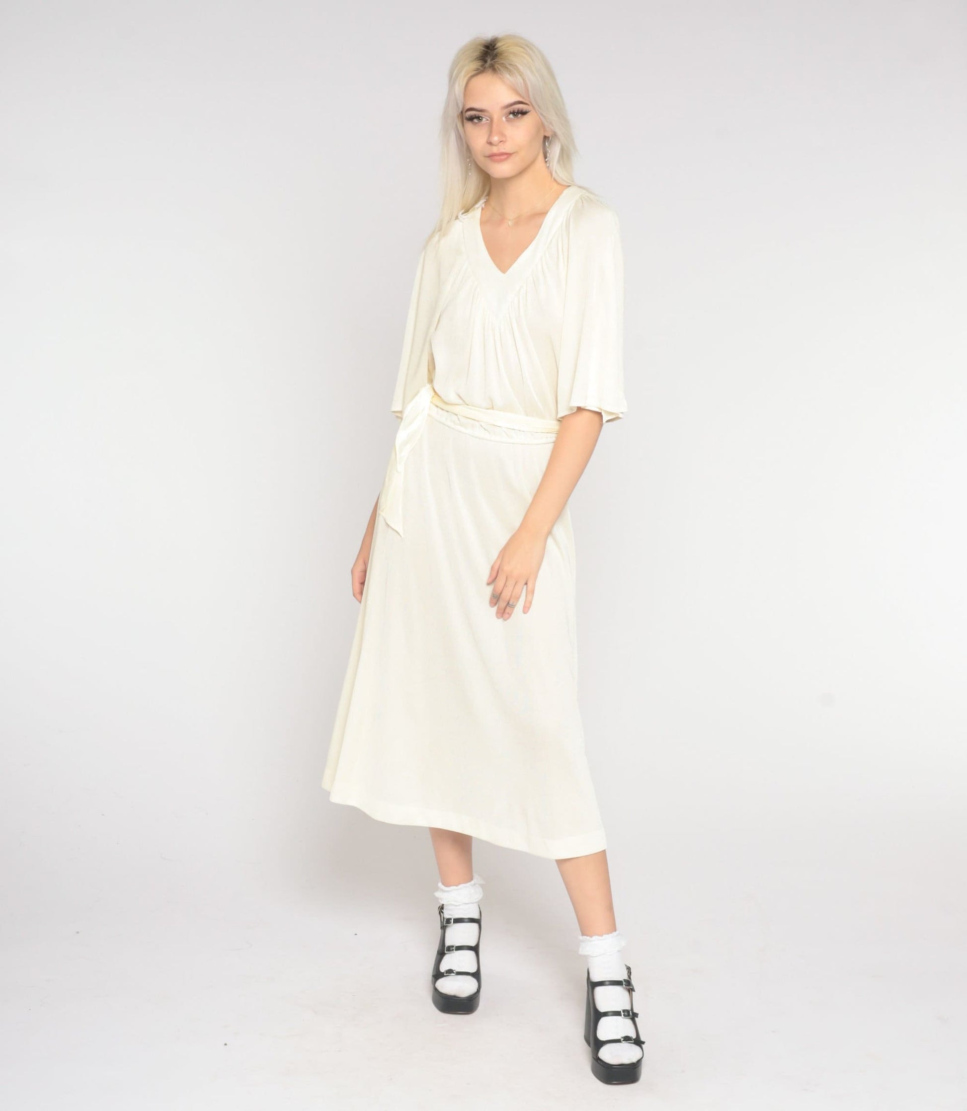 1970s Off-White Midi Dress Kimono Sleeve V-Neck Elastic Waist Small Medium