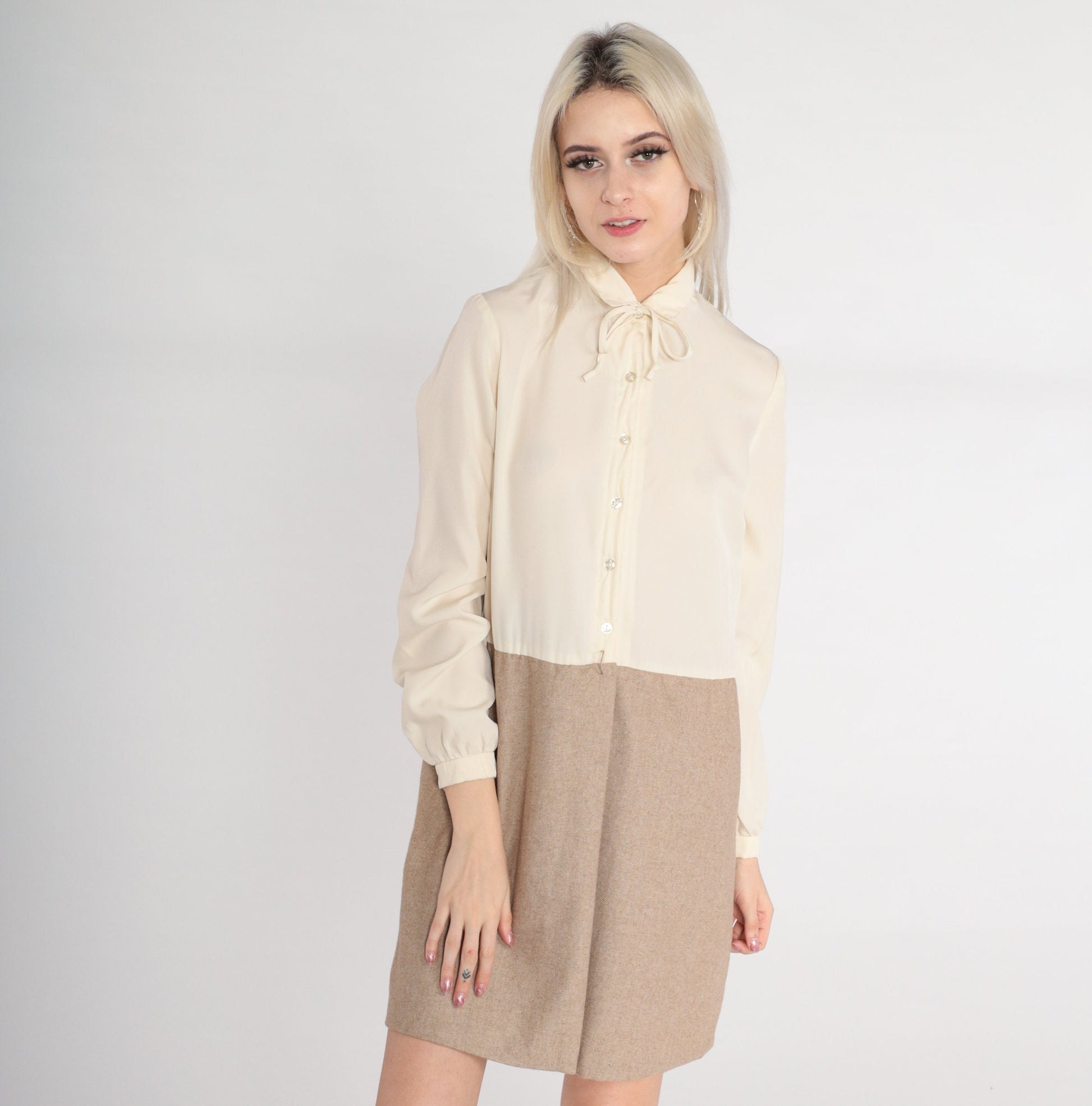 70s Secretary Shift Mini Dress Peter Pan Collar Tie Cream Taupe Medium