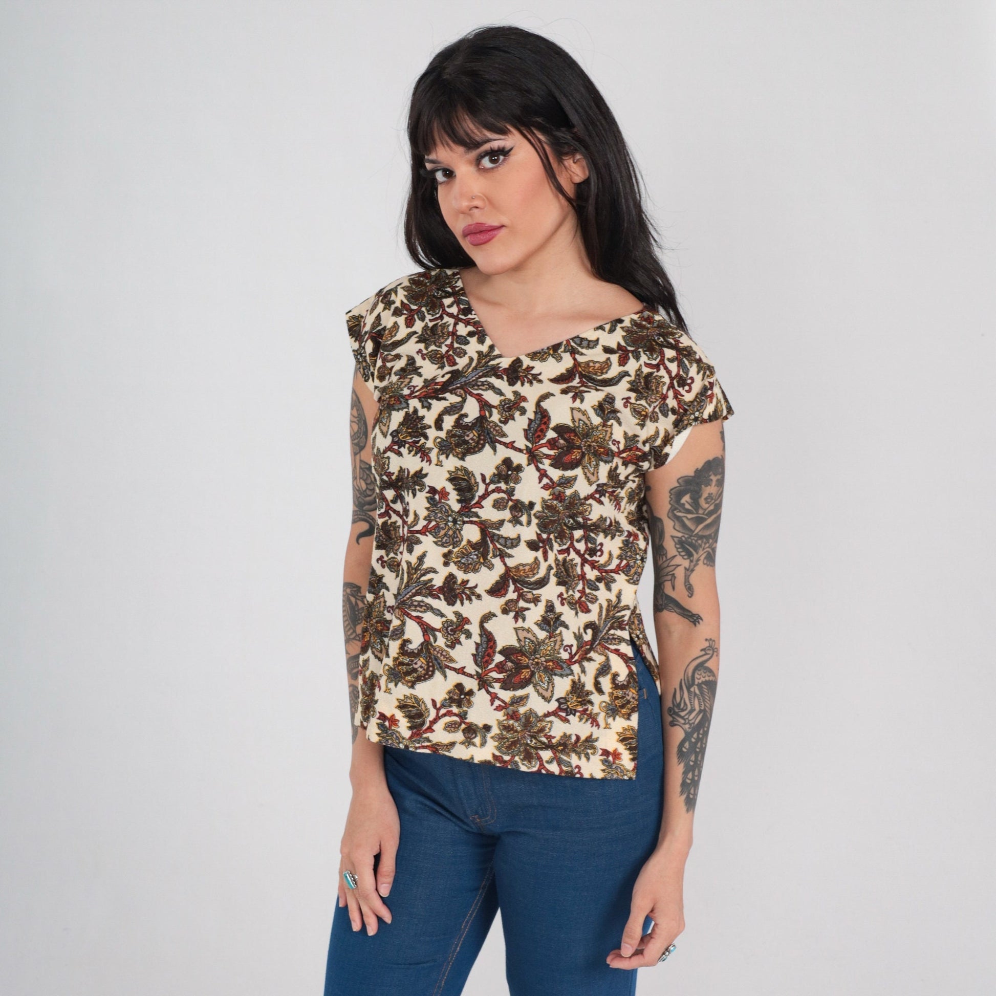 70s Paisley Floral Cap Sleeve Blouse Cream V Neck Medium
