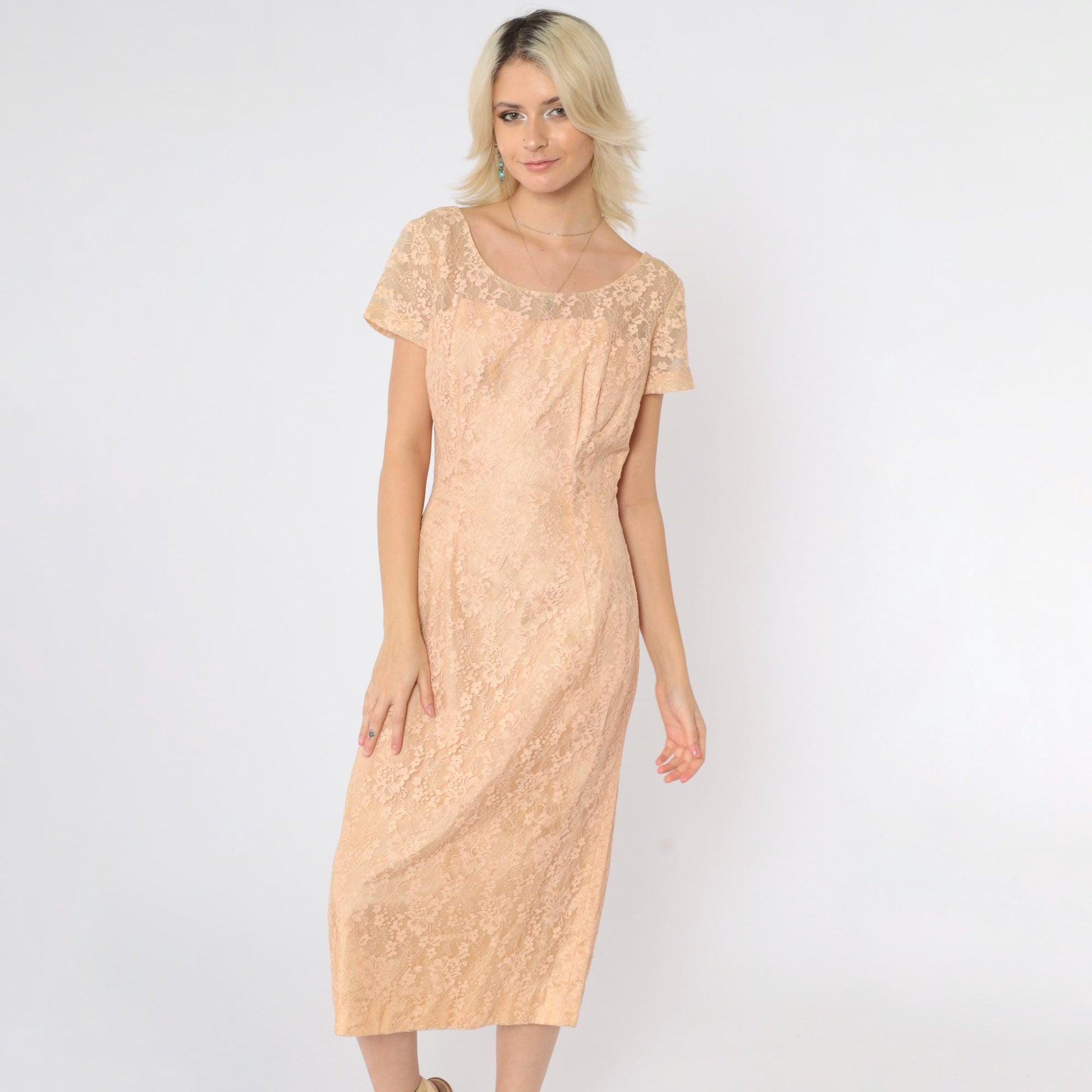 1960s Peach Lace Midi Dress Sweetheart Neckline Short Sleeve Small