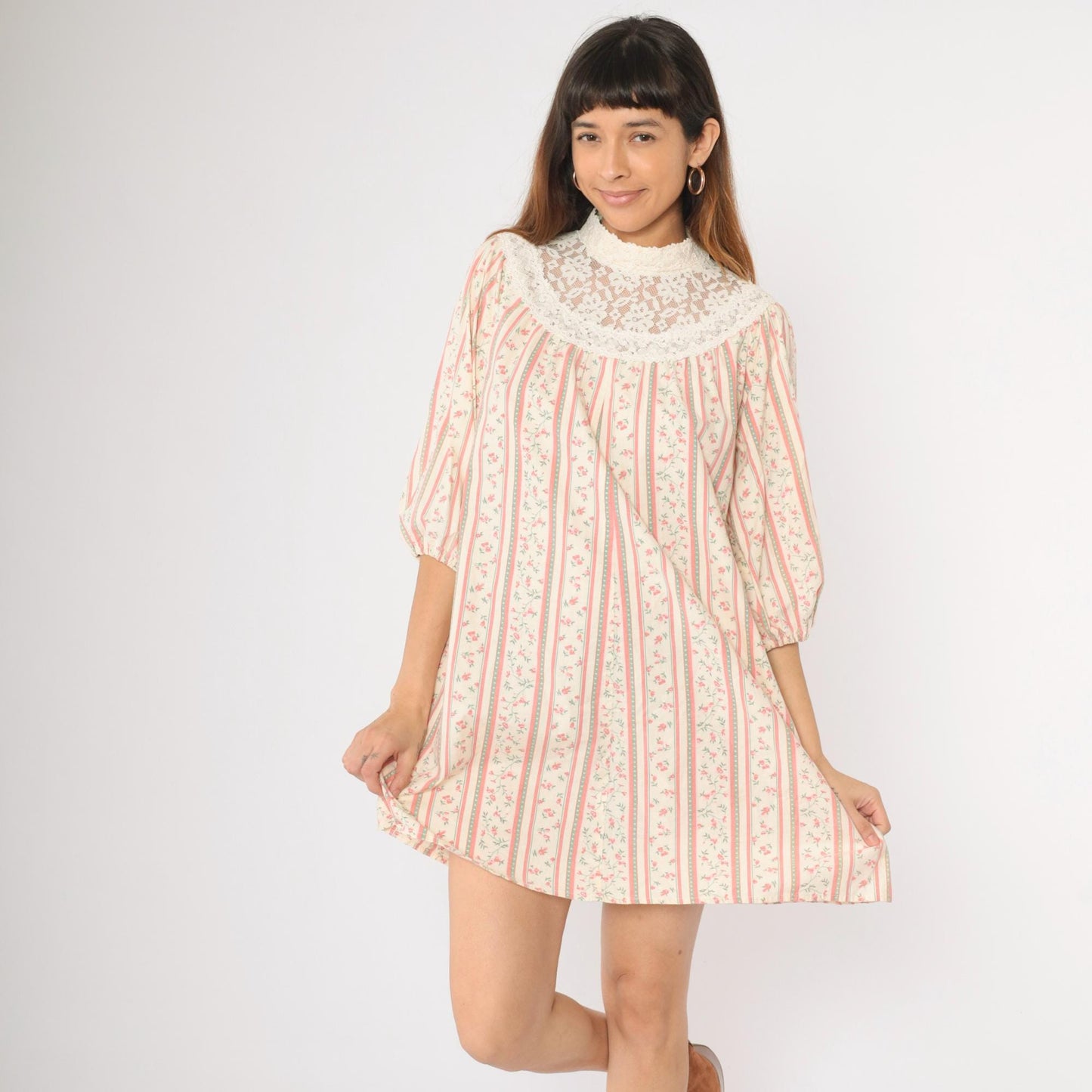 70s Princess Kaiulani Hawaiian Mini Dress Lace Yoke Balloon Sleeve Cream Pink Medium