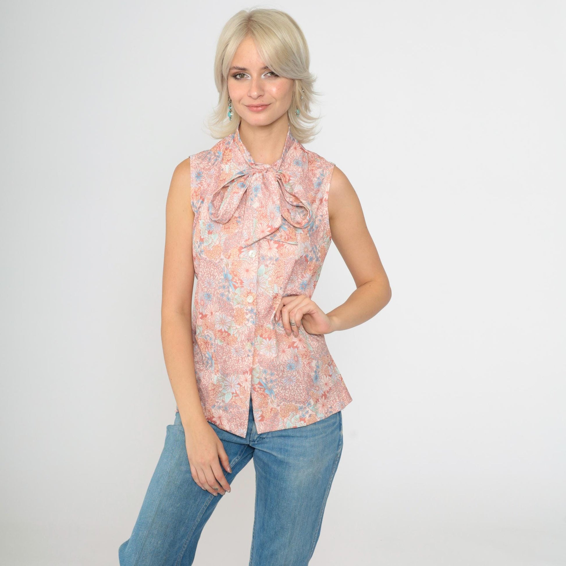 70s Pink Floral Sleeveless Blouse Ascot Bow Neck Button Up Small