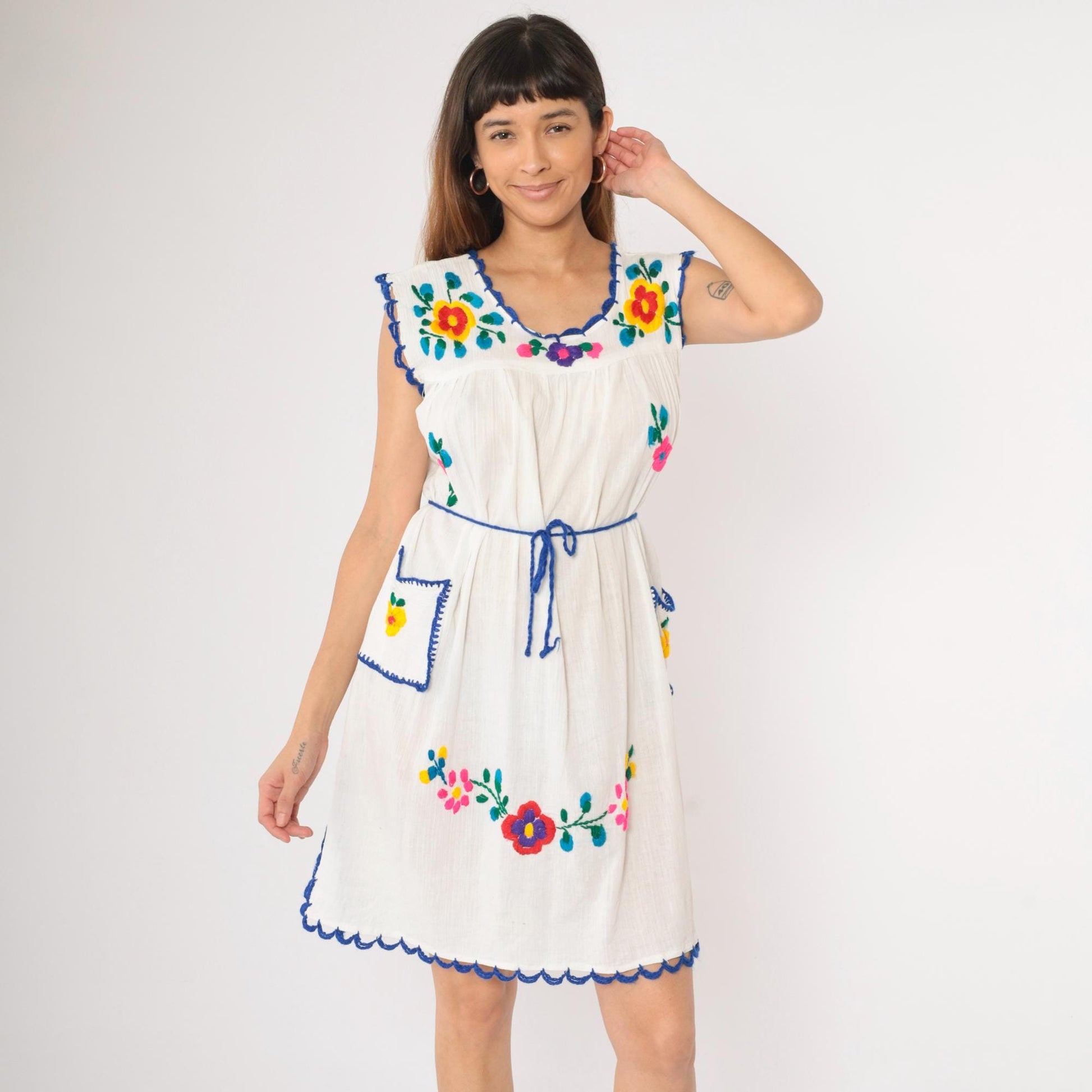 90s Mexican Embroidered White Cotton Gauze Mini Dress Floral Scallop Trim Medium M