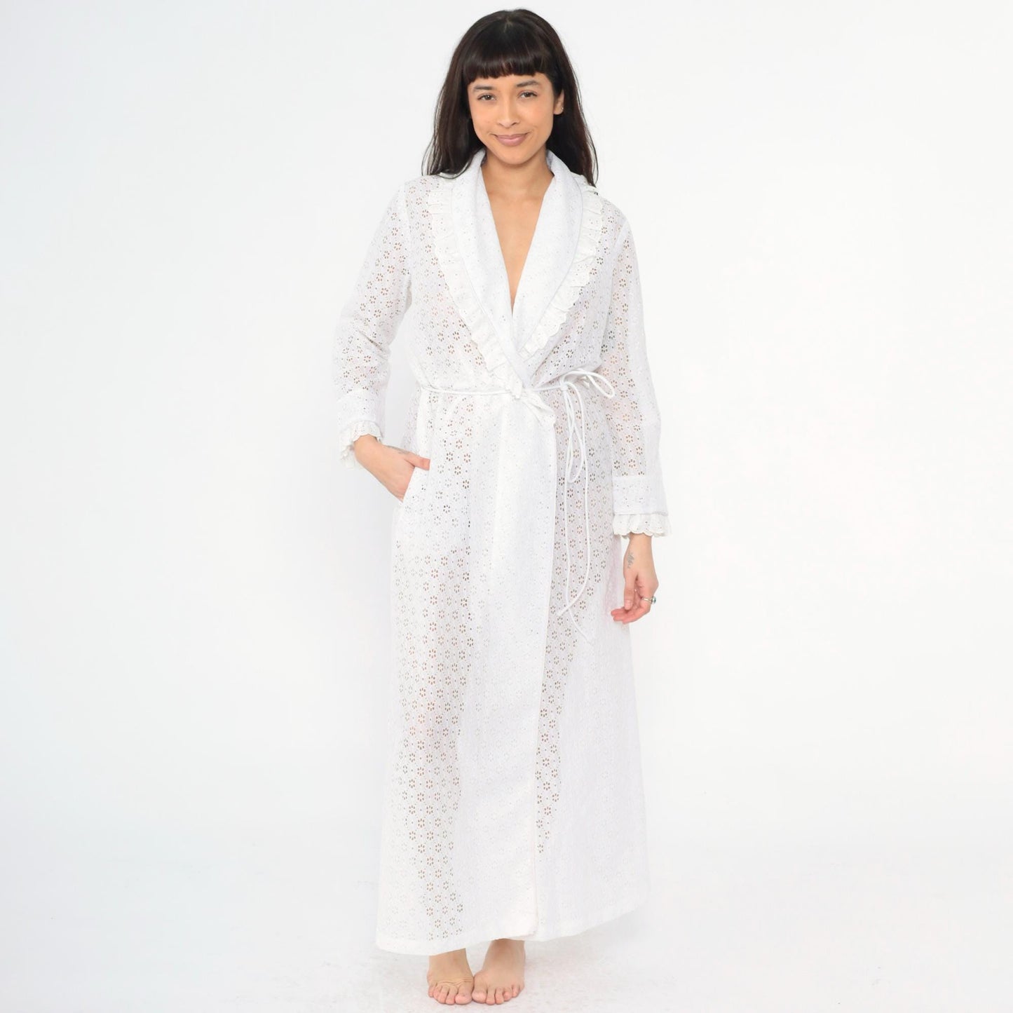 70s White Eyelet Lace Robe Long Sleeve Ruffle Trim Wrap Belted Small
