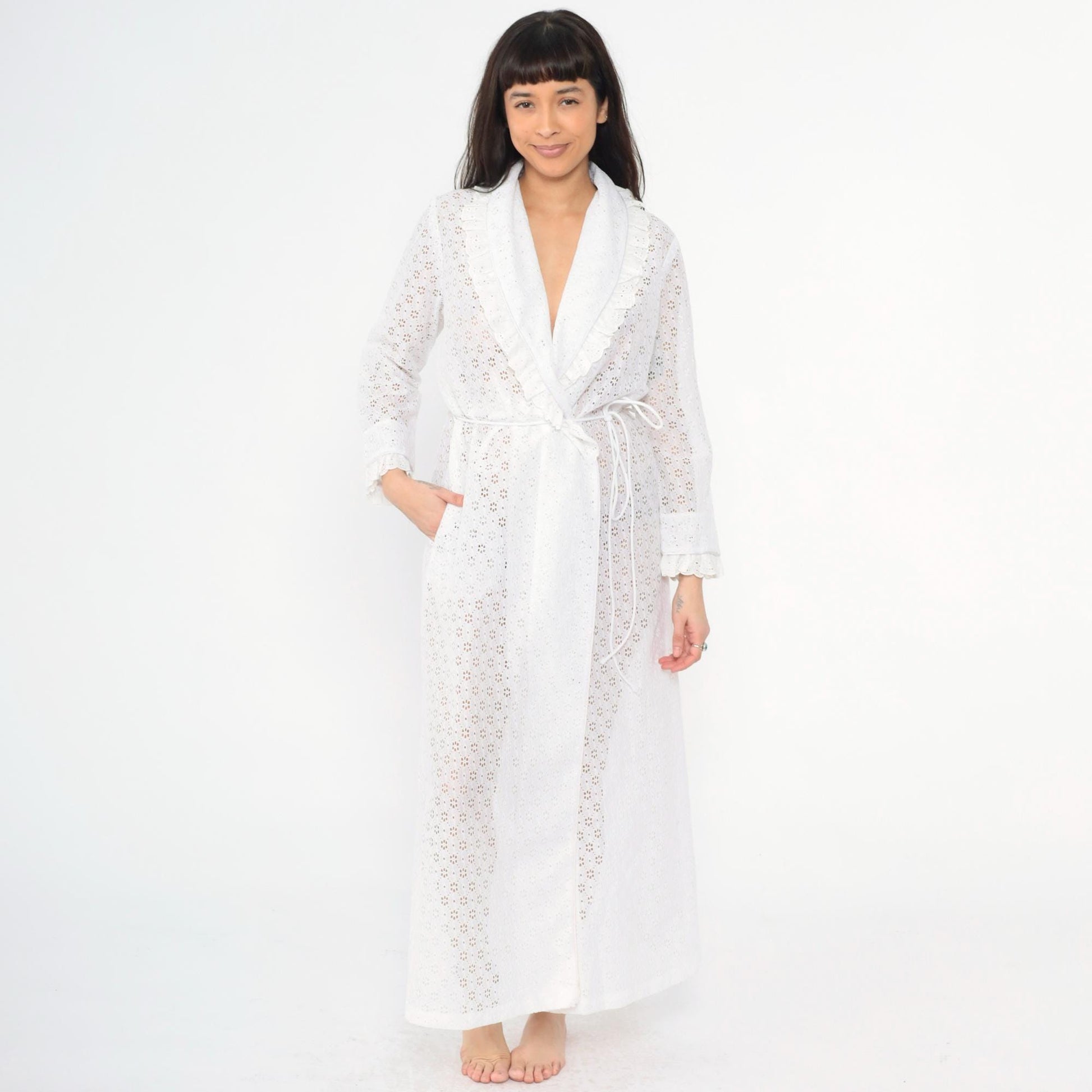 70s White Eyelet Lace Robe Long Sleeve Ruffle Trim Wrap Belted Small