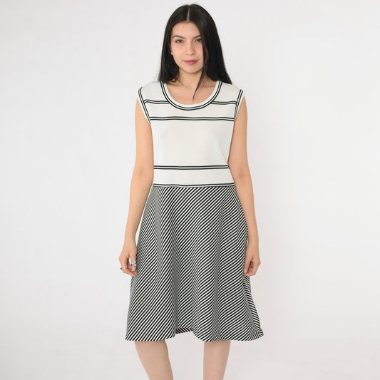 70s Mod Striped Shift Dress Black White Op Art Sleeveless Knee-Length Medium